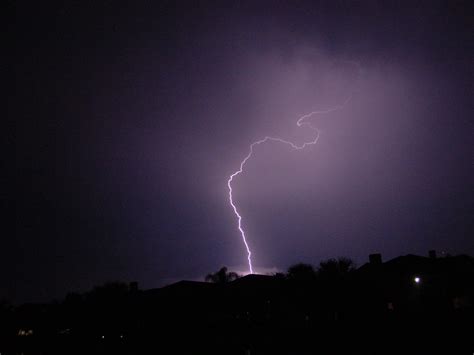 File:Lightning strike in Tampa Florida.jpg - Wikimedia Commons