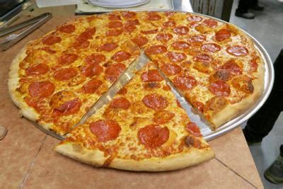 Metairie-based Fat Boy's Pizza, known for 30-inch pies, will open Baton Rouge location on Sept ...