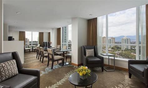 Rooms and Suites at Hilton Vancouver Metrotown