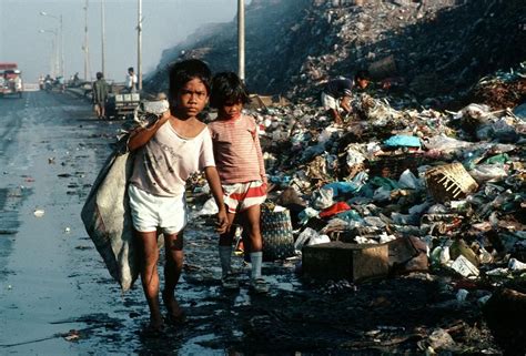 Magnum Photos | Poverty photography philippines, Poverty photography, Philippines street