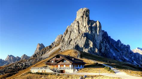 Hiking in the Dolomites, Passo Giau to Passo Duran. 4-day trip. GAI guide