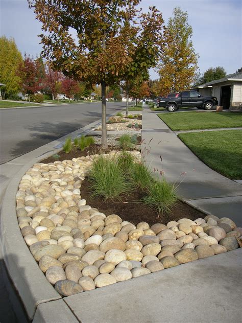 Mexican Beach Pebbles | Small front yard landscaping, Front yard ...