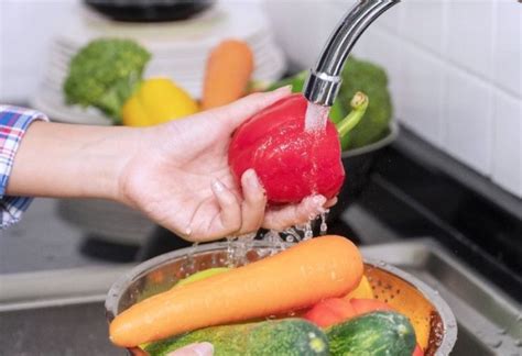 Does washing foods make them safer? - Safe Food & Water