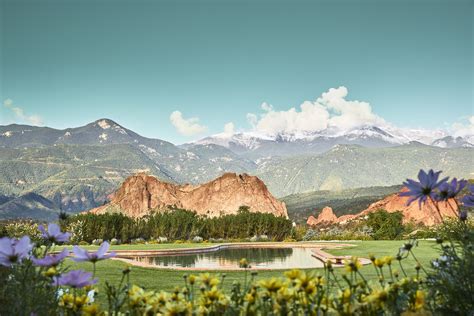 Garden of The Gods, Colorado Springs - Travel Siblings