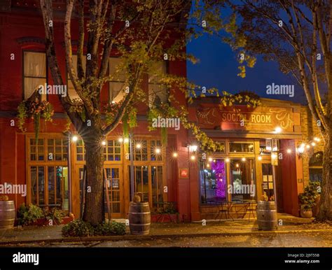 3rd Street in downtown McMinnville, Oregon, USA Stock Photo - Alamy