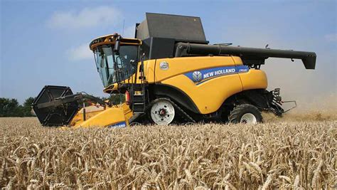 New Holland updates small combines for big output - Farmers Weekly