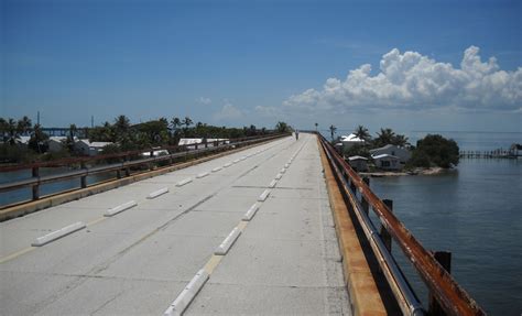 Old Seven Mile Bridge & Pigeon Key: History and scenery