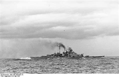 [Photo] Battleship Bismarck withdrawing from the Battle of Denmark ...