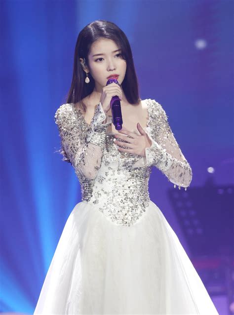 210109 IU at The 35th Golden Disc Awards | kpopping