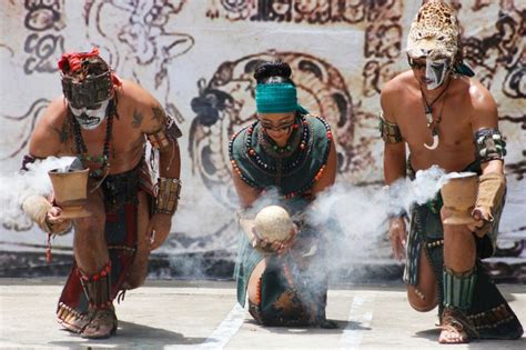 Members of the Maya people of Guatemala:Mayan descendants live ...