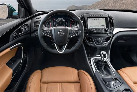 The interior of the first generation Opel Insignia - Changing Lanes