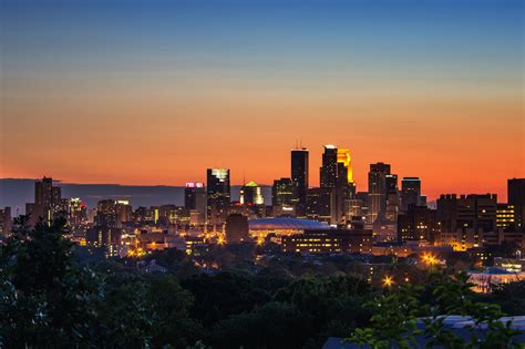 Downtown Minneapolis skyline at sunset. | Minneapolis skyline, Skyline, San francisco skyline