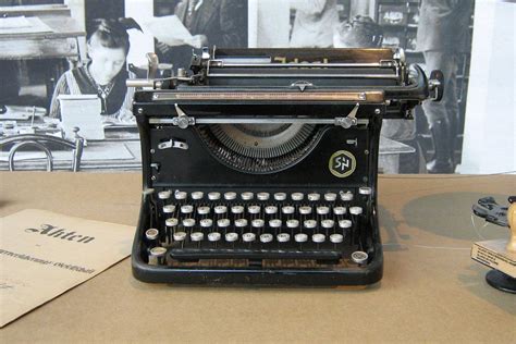 Tom Hanks pens a love letter to the typewriters of yesteryear - The Verge