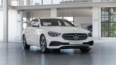 Mercedes E200 Exclusive 2024: Giá lăn bánh và khuyến mãi T11/2024