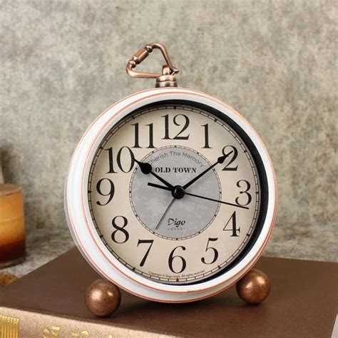 Vintage Retro Alarm Clock Old Fashion Silent Desk Quartz Clock Battery ...