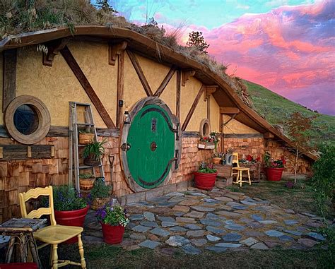 The Hobbit House is Real and Can be Found in Washington and on Airbnb - TechEBlog