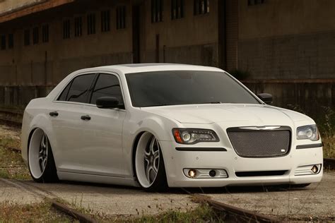 First Custom 2011 Chrysler 300C | Car Tuning