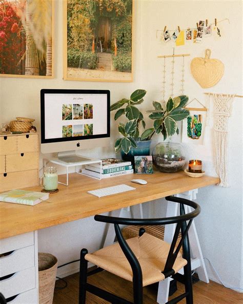 Small but Stylish small desk decor ideas Make the Most Out of Your Limited Space