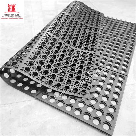 All-Weather Non-Slip Rubber Floor Mat, 36′′× 36′′ Interlocking Ground ...