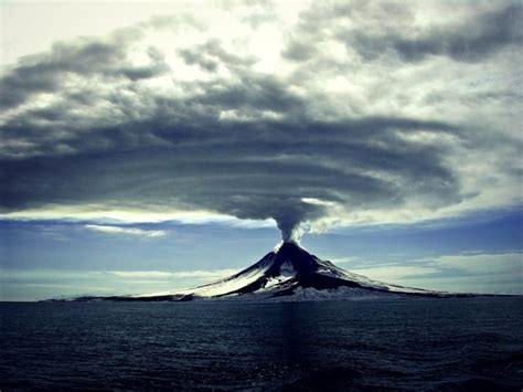 Code red aviation alert after Bogoslaf volcano erupts in Alaska | Inhabitat - Green Design ...