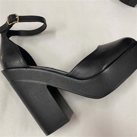 Womens Size 9 Black Windsor Smith Heels (s)