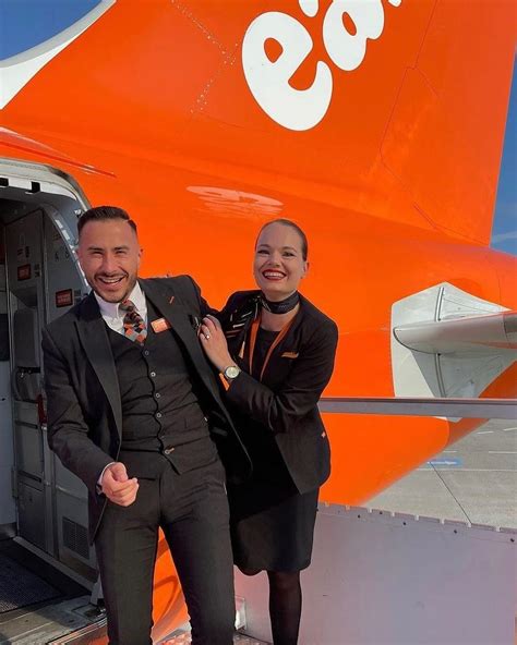 An Ultimate Guide to easyJet Cabin Crew Requirements in 2024