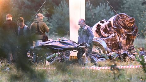 Putin Offers Condolences To Families Of Plane Crash Victims Believed To ...