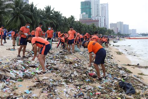 Dolomite Beach becomes focus of coastal cleanup | Inquirer News