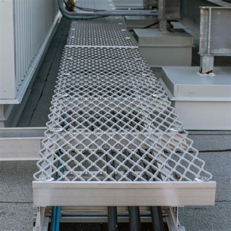 Aluminum Walkways - Roof Walkway Systems | Skyline Group