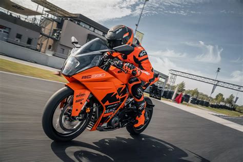 KTM RC 390 2023 - First Look - SportBikes Inc Magazine