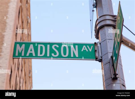 New york street sign madison avenue hi-res stock photography and images ...