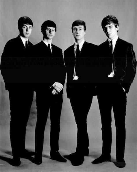 The Beatles' First #1 Song | Beatles photos, The beatles, Paul mccartney