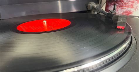 The History and Science Behind Vinyl Records | COMSOL Blog