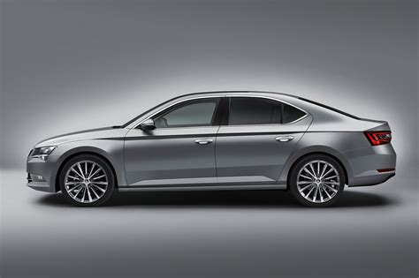 Skoda Superb unveiled (2015) and it’s now a hatchback | CAR Magazine