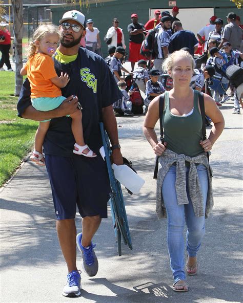 Kendra Wilkinson Was Seen With Her Family in Los Angeles 08/27/2016-4 – LACELEBS.CO