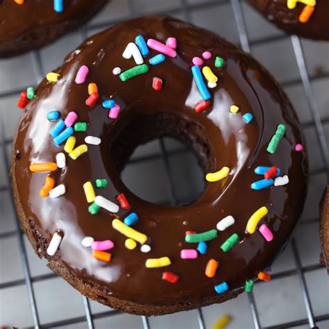 Low Carb Keto Chocolate Frosted Donuts | Receta | Estampado de playeras, Recetas, Playeras