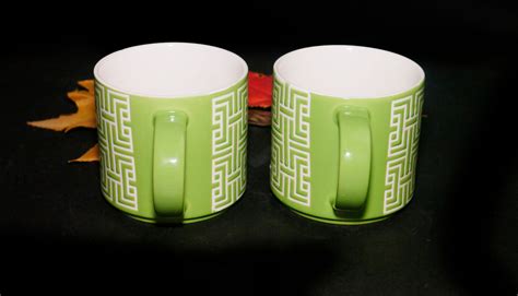 Pair of retro vintage (1970s) large coffee or tea mugs. Lime green with ...