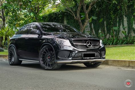 Stylish Multispoke Wheels Enhancing Black Mercedes GLE | Wheel flares ...