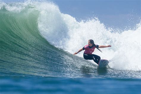 Caroline Marks Is World Champ - SurfGirl Magazine