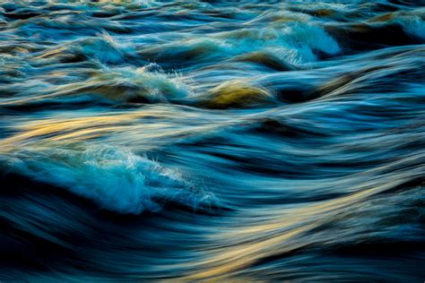 Macro Photography of Water Waves · Free Stock Photo