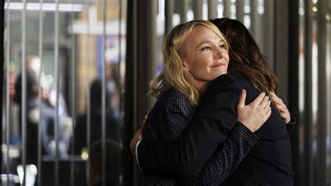 'SVU': See Kelli Giddish's Pregnant Rollins Reunite With Benson in Set ...