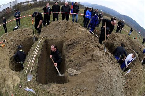 Grave Diggers Get Down And Dirty At International Competition | HuffPost Weird News