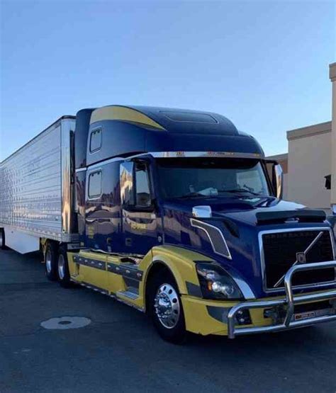 Volvo VNL780 -- (2007) : Sleeper Semi Trucks