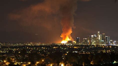 Los Angeles Building Fire Closes Parts of 2 Freeways - ABC News