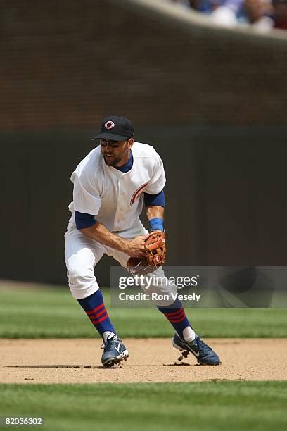 Atlanta Braves Mark Derosa Photos and Premium High Res Pictures - Getty Images