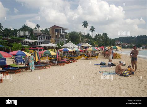 Unawatuna beach, Sri Lanka Stock Photo - Alamy