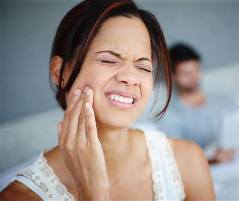 Broken or dislocated jaw: Causes, symptoms, and treatment