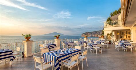 Discover Grand Hotel Riviera's Le Vele Restaurant in Sorrento