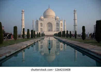 Taj Mahal Sunrise Stock Photo 1264210408 | Shutterstock