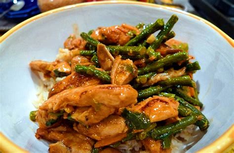 Green beans with chicken (Fasolakia me kotópoulo) | Best Greek Green Beans Recipes